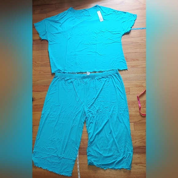 Turquoise Blue Bamboo Pajamas Ruffle Set Short Sleeve Capri Bottoms Womens 4X - Picture 4 of 13